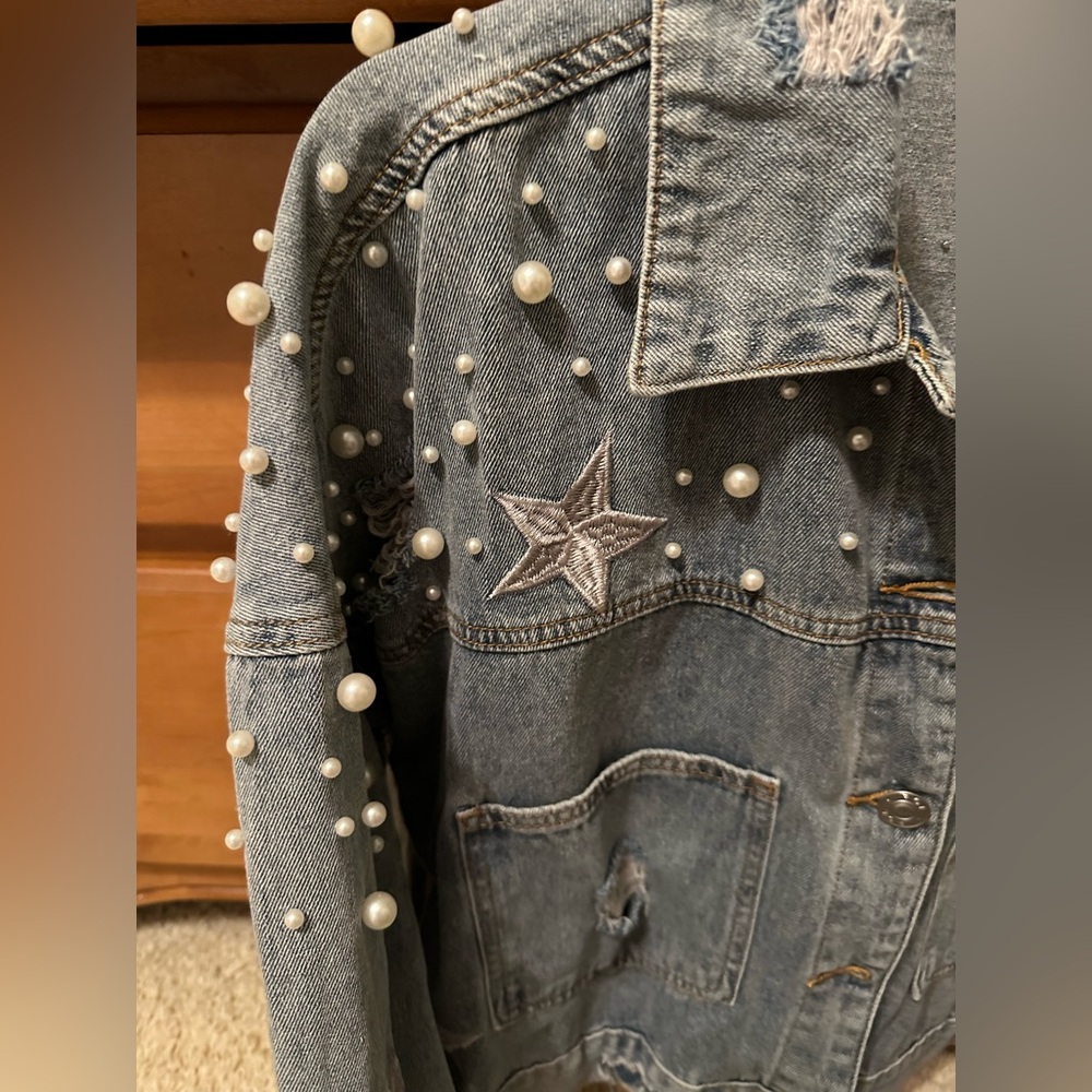NWOT POL DENIM PEARL/STAR DETAIL DENIM JACKET - Picture 7 of 7